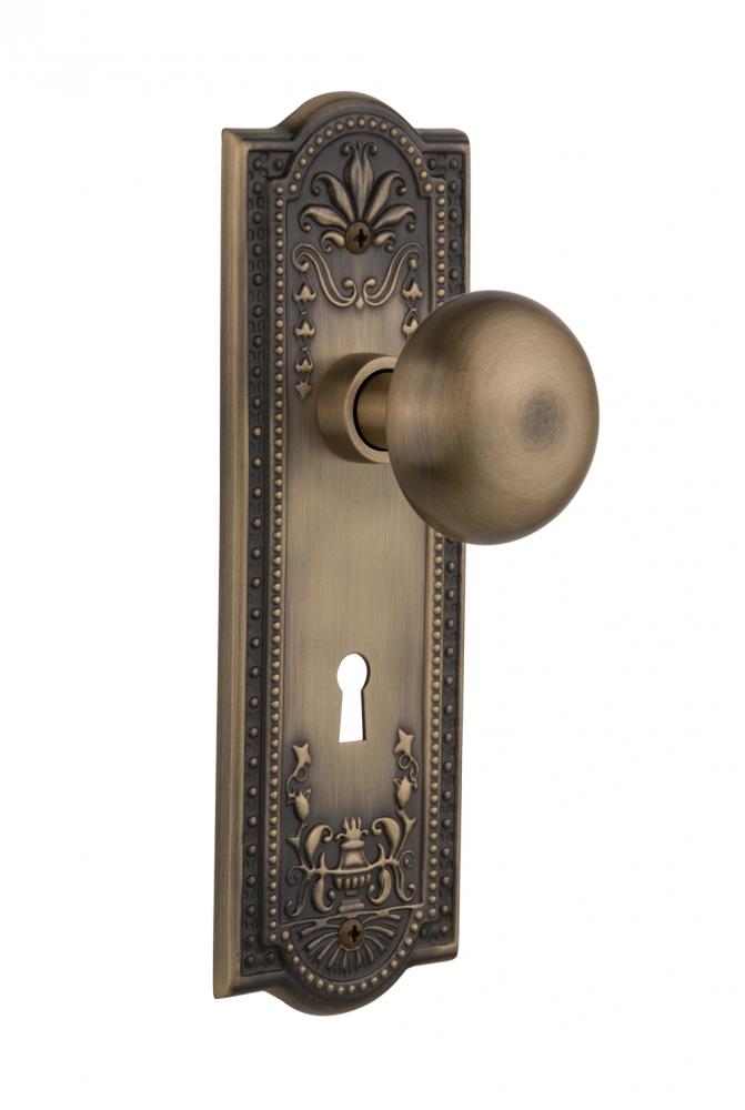 Nostalgic Warehouse Meadows Plate with Keyhole Passage New York Door Knob in Antique Brass