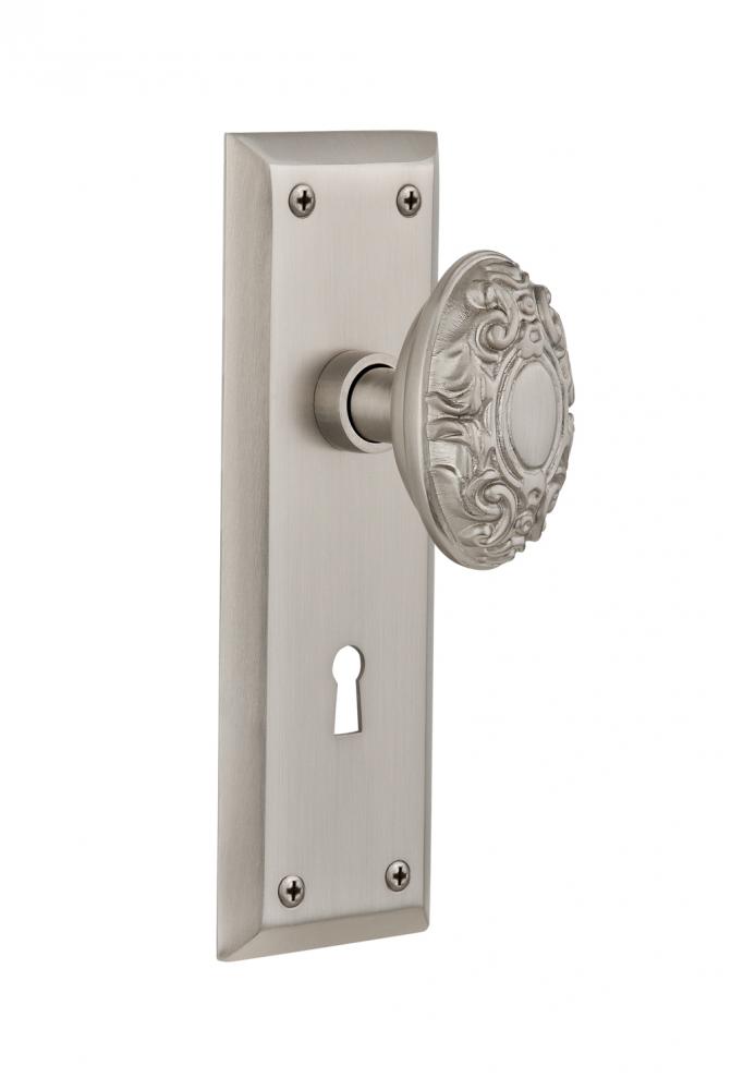 Nostalgic Warehouse New York Plate with Keyhole Passage Victorian Door Knob in Satin Nickel