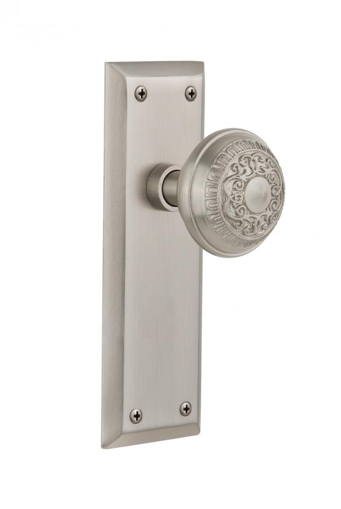 Nostalgic Warehouse New York Plate Privacy Egg & Dart Door Knob in Satin Nickel