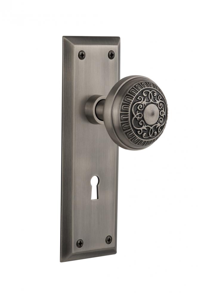 Nostalgic Warehouse New York Plate with Keyhole Privacy Egg & Dart Door Knob in Antique Pewter