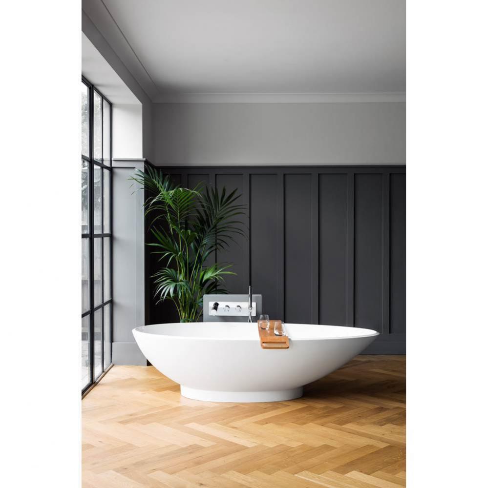 Napoli freestanding ''egg-shaped'' tub with overflow on left