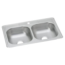 Elkay D233211 - Dayton Stainless Steel 33'' x 21-1/4'' x 6-9/16'' 1-Hole Equal Doubl