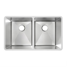 Elkay MFD117-10 - Stainless Steel 31-1/2'' x 18-1/2'' x 5-1/2'' Undermount Equal Doubl