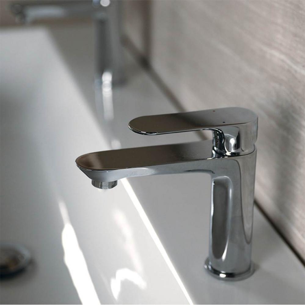 Deck-mount single hole faucet with lever handle. Water flow rate: 1.2GPM pressure compensating aer