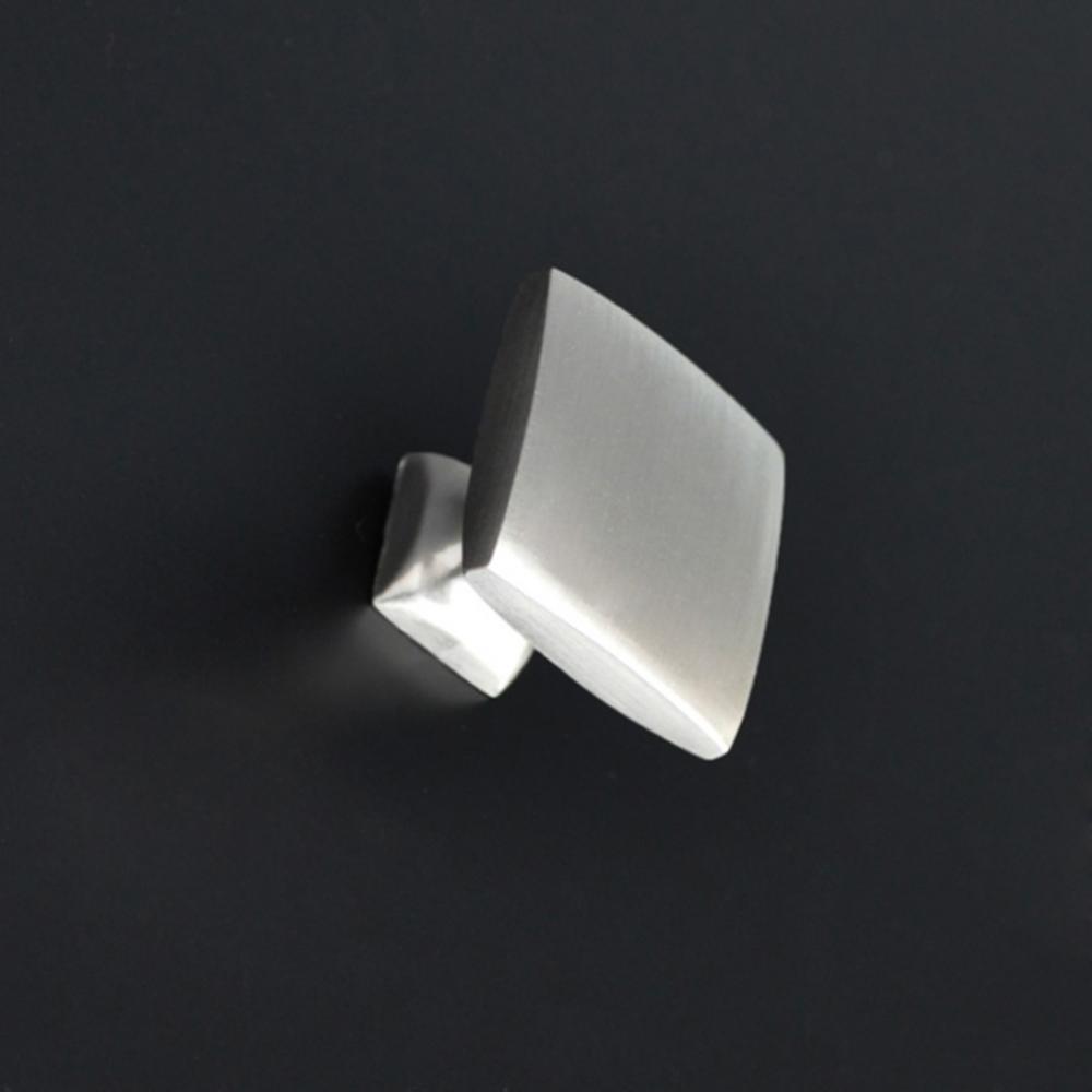 Square knob 1 1/4'' W, 1 1/4'' H