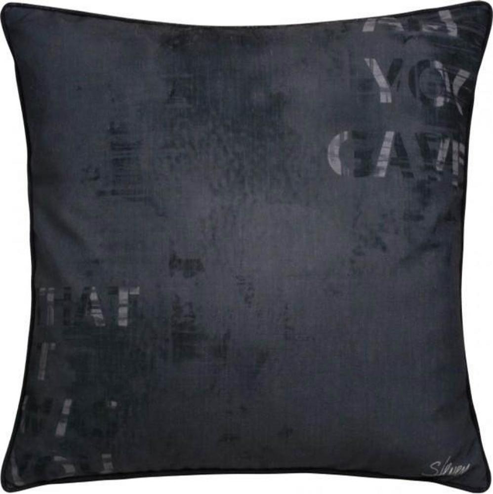 Sybil Pillow - 22''H x 22''W