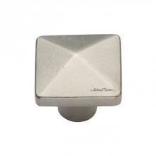 Manzoni WL.390 11/4 - 1 1/4'' Pyramid Knob